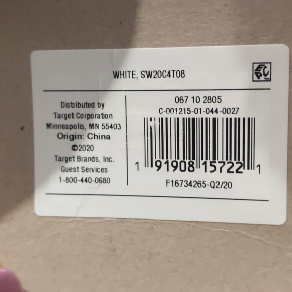 Room essentials white throw 50-in x 60-in NWT - Picture 4 of 4